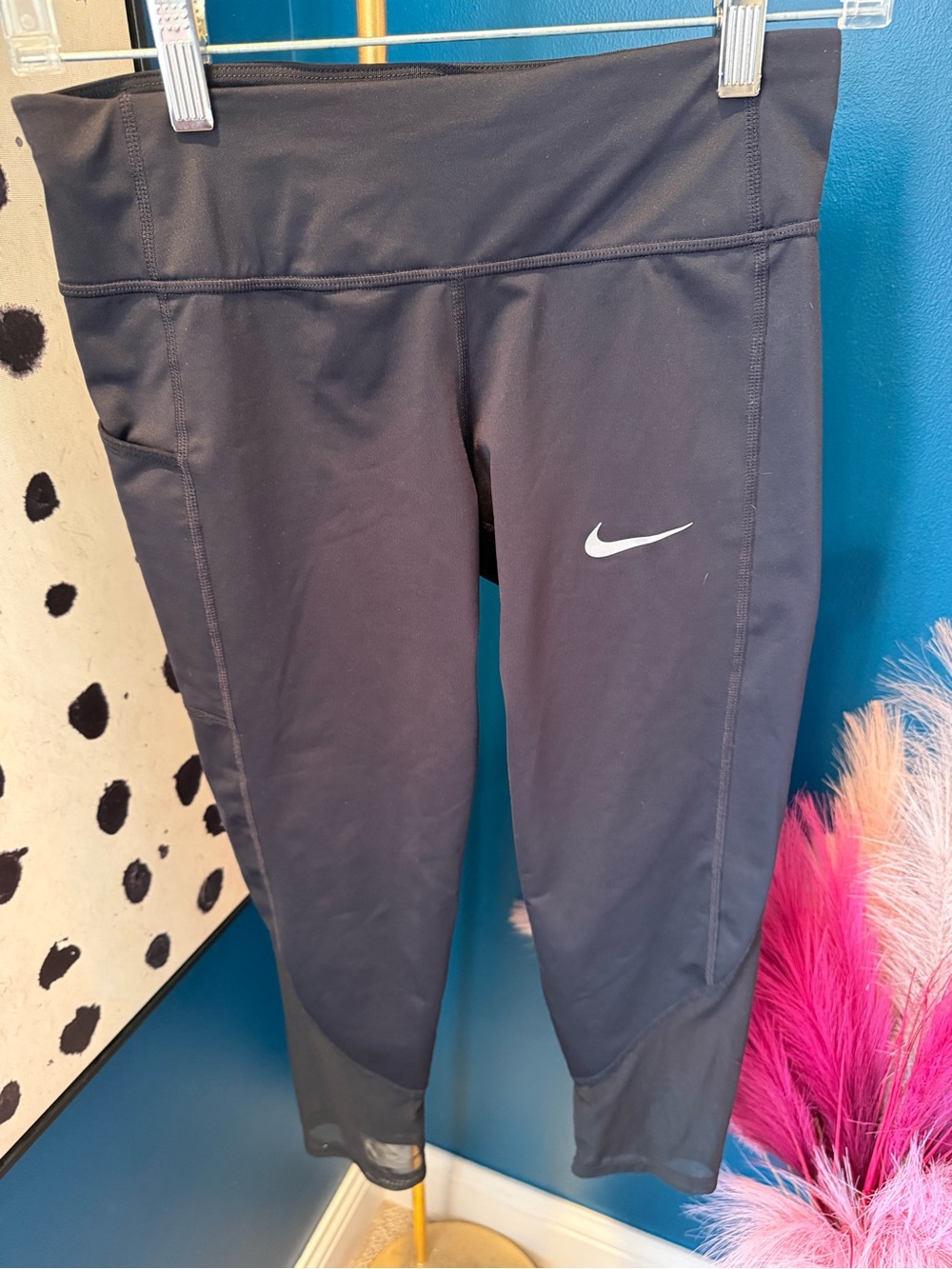 Nike Black Cropped Women's Athletic Leggings with Side Pocket